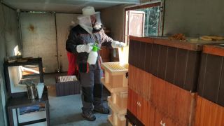 (11) Duben - Rozšiřování úlů o 1 nástavek na 2. stanovišti