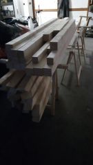 (03) Březen - Nařezané a ohoblované trámy na výrobu úložné boudy pro 1. stanoviště