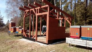 (13) Březen - Stavba úložné boudy pro 1. stanoviště (1.den stavby)