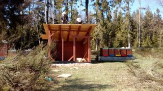 (14) Březen - Stavba úložné boudy pro 1. stanoviště (1.den stavby)