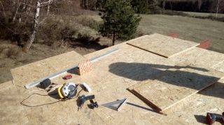 (15) Březen - Stavba úložné boudy pro 1. stanoviště (1.den stavby)