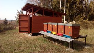 (18) Březen - Stavba úložné boudy pro 1. stanoviště (2.den stavby)