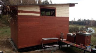 (19) Duben - Stavba úložné boudy pro 1. stanoviště (3.den stavby)