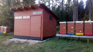 (20) Duben - Stavba úložné boudy pro 1. stanoviště (4.den stavby)