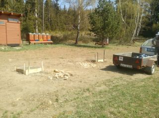 (05) Duben - Betonování podstavců pro kláty